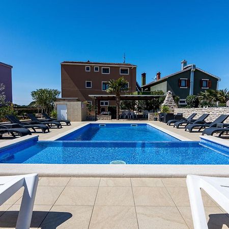 Family Friendly Apartments With A Swimming Pool Valbandon, Fazana - 2201 Štinjan Extérieur photo