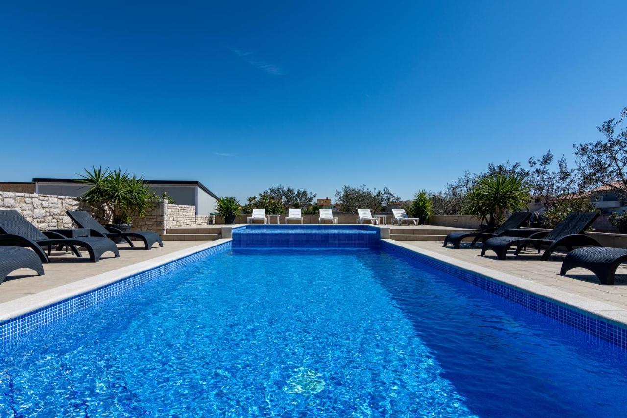 Family Friendly Apartments With A Swimming Pool Valbandon, Fazana - 2201 Štinjan Extérieur photo