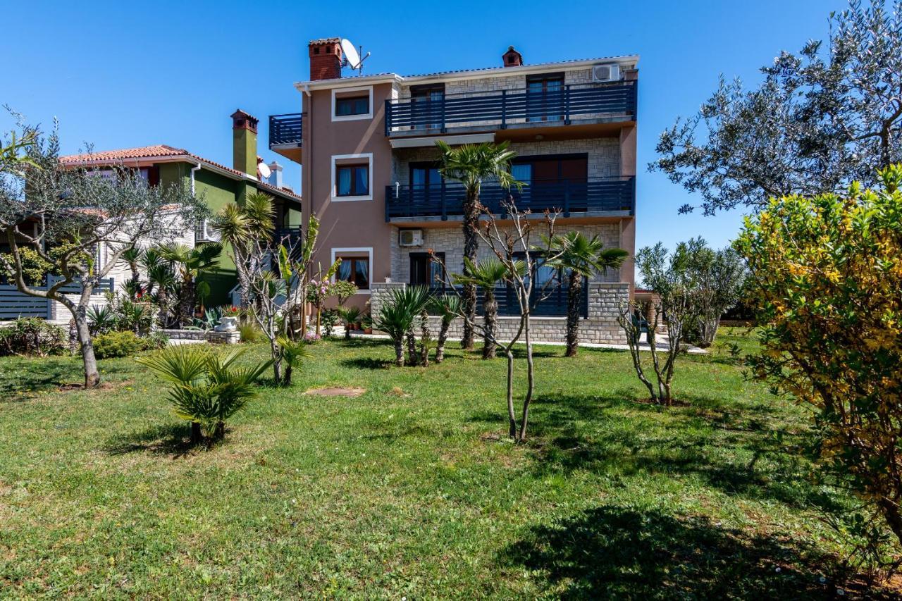 Family Friendly Apartments With A Swimming Pool Valbandon, Fazana - 2201 Štinjan Extérieur photo