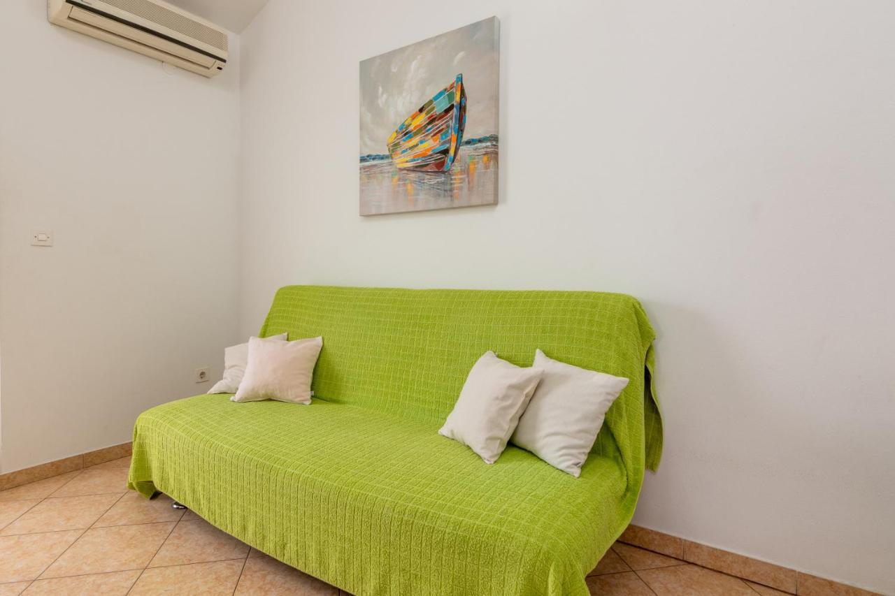 Family Friendly Apartments With A Swimming Pool Valbandon, Fazana - 2201 Štinjan Extérieur photo