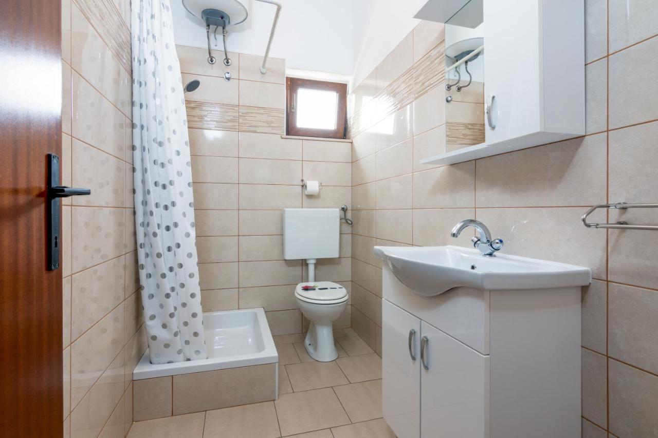 Family Friendly Apartments With A Swimming Pool Valbandon, Fazana - 2201 Štinjan Extérieur photo