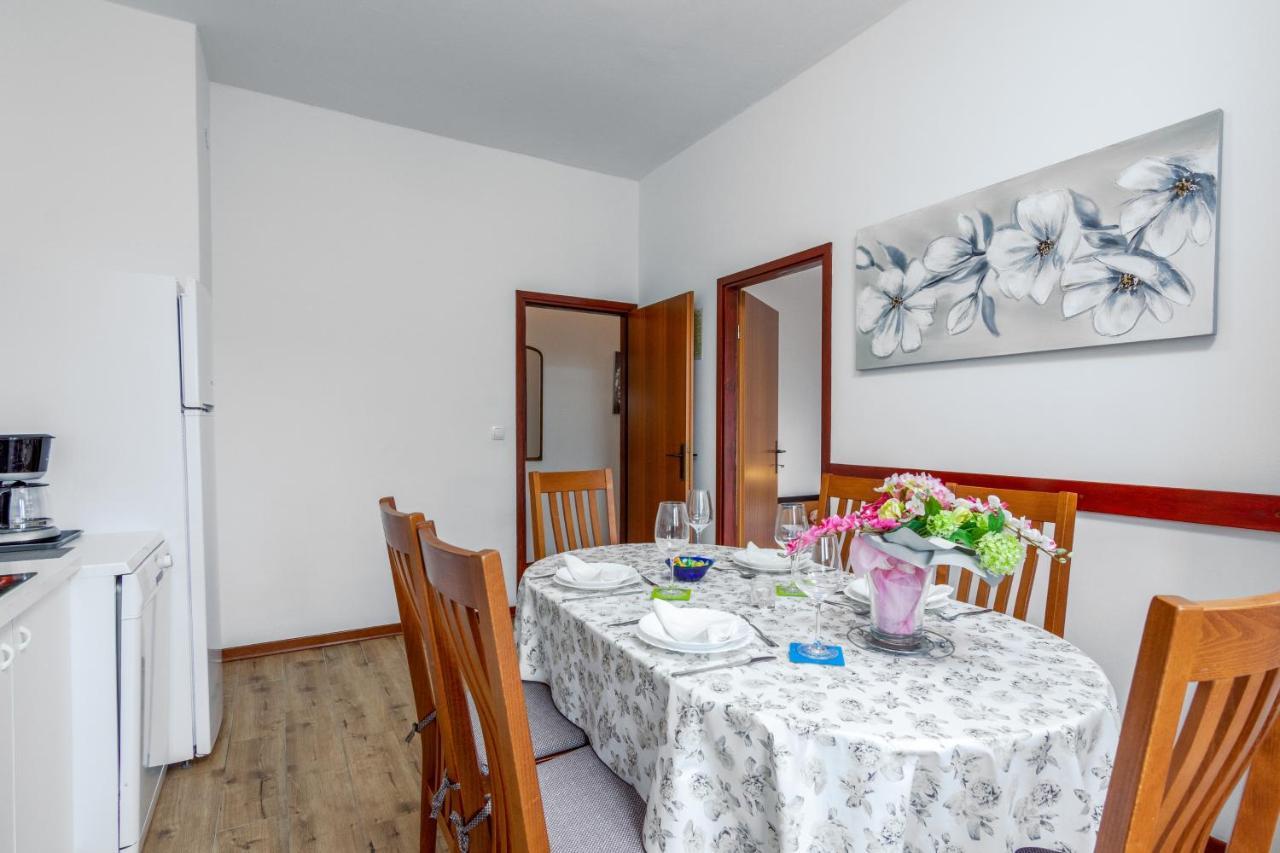 Family Friendly Apartments With A Swimming Pool Valbandon, Fazana - 2201 Štinjan Extérieur photo