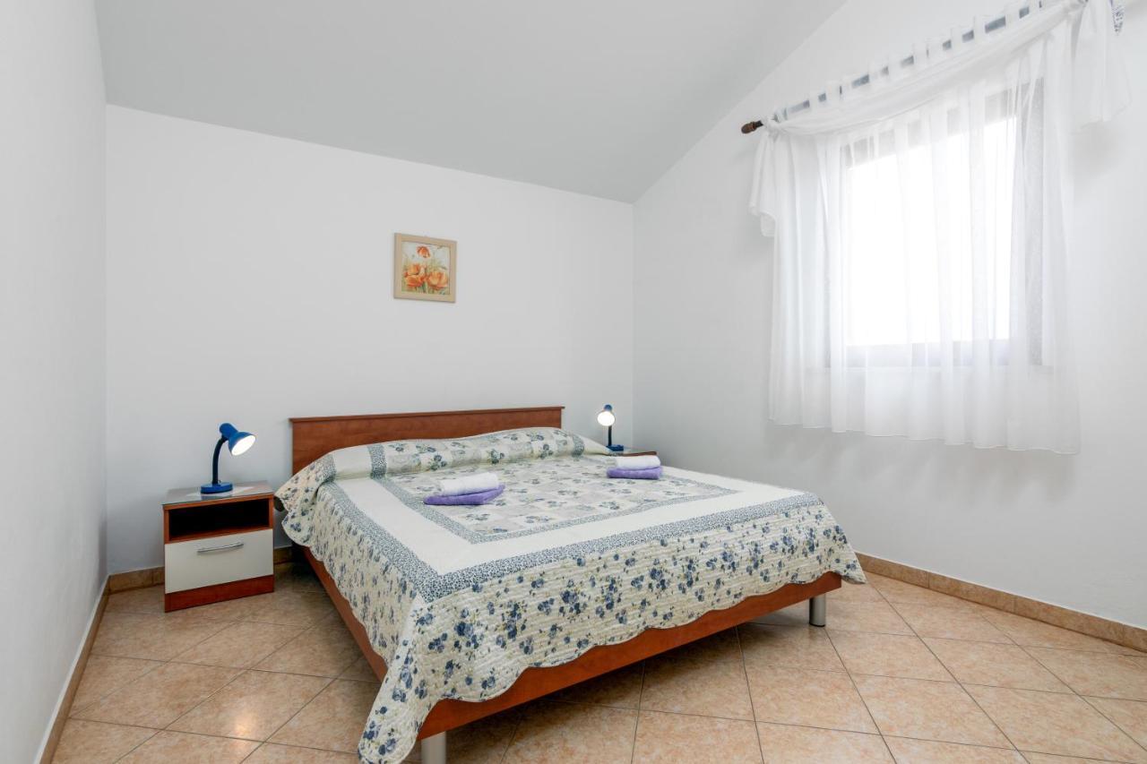 Family Friendly Apartments With A Swimming Pool Valbandon, Fazana - 2201 Štinjan Extérieur photo