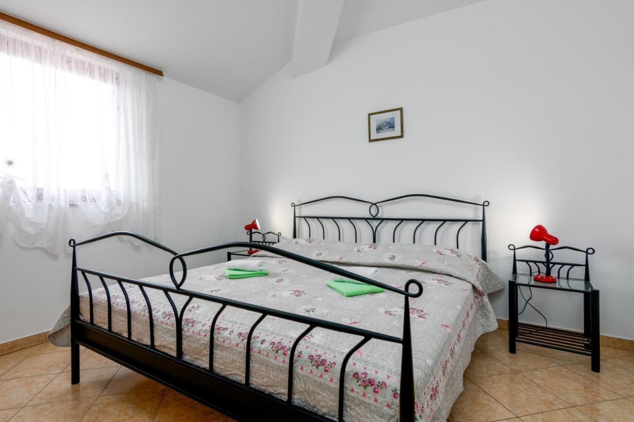Family Friendly Apartments With A Swimming Pool Valbandon, Fazana - 2201 Štinjan Extérieur photo