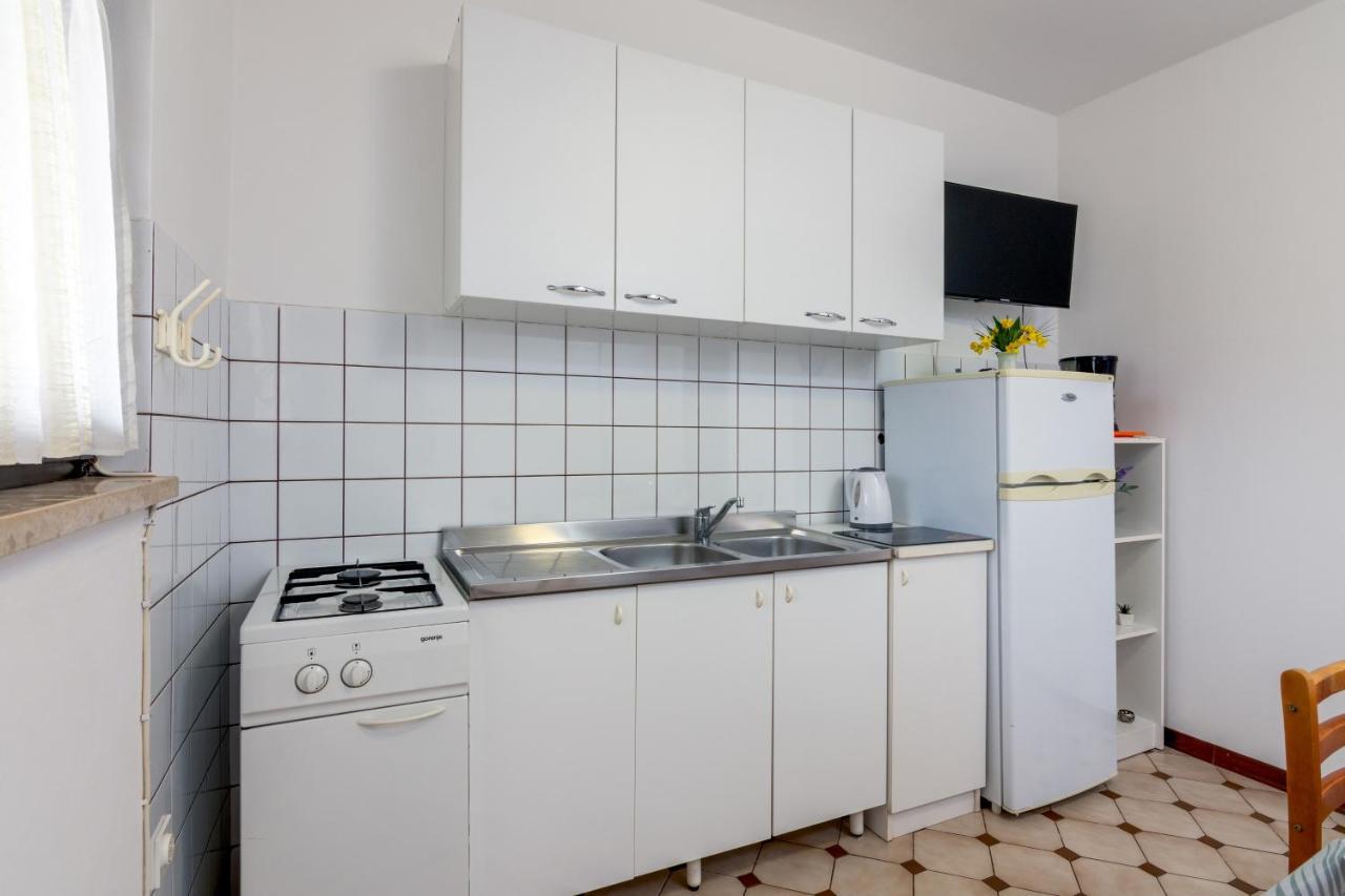 Family Friendly Apartments With A Swimming Pool Valbandon, Fazana - 2201 Štinjan Extérieur photo