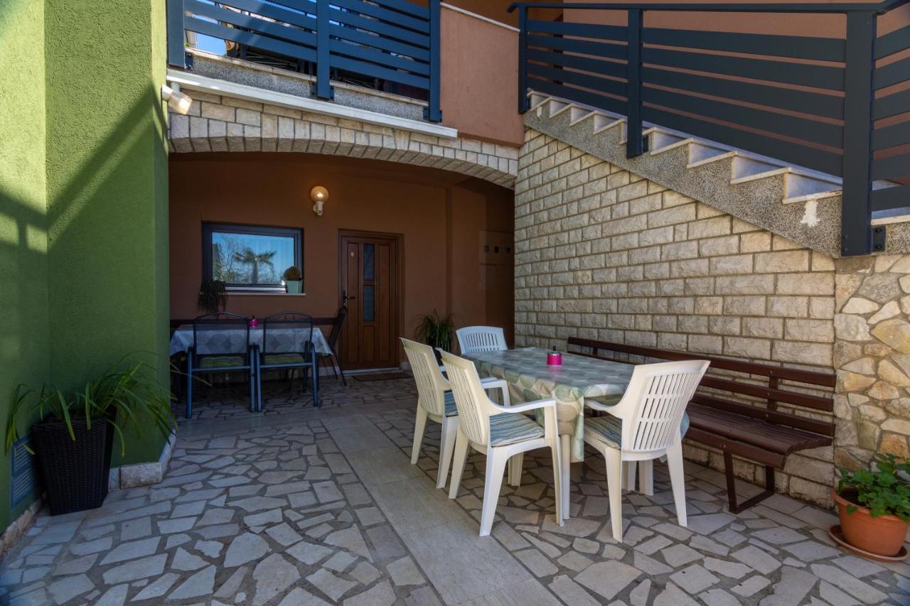 Family Friendly Apartments With A Swimming Pool Valbandon, Fazana - 2201 Štinjan Extérieur photo