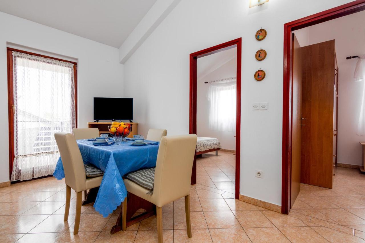 Family Friendly Apartments With A Swimming Pool Valbandon, Fazana - 2201 Štinjan Extérieur photo